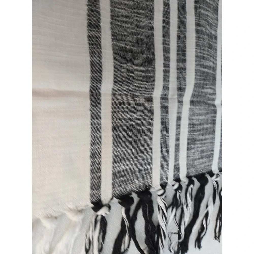 Contemporary Boho Gray/White Tufted Tasseled 17
